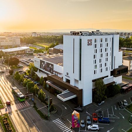 Kronwell Brasov Hotel Bagian luar foto