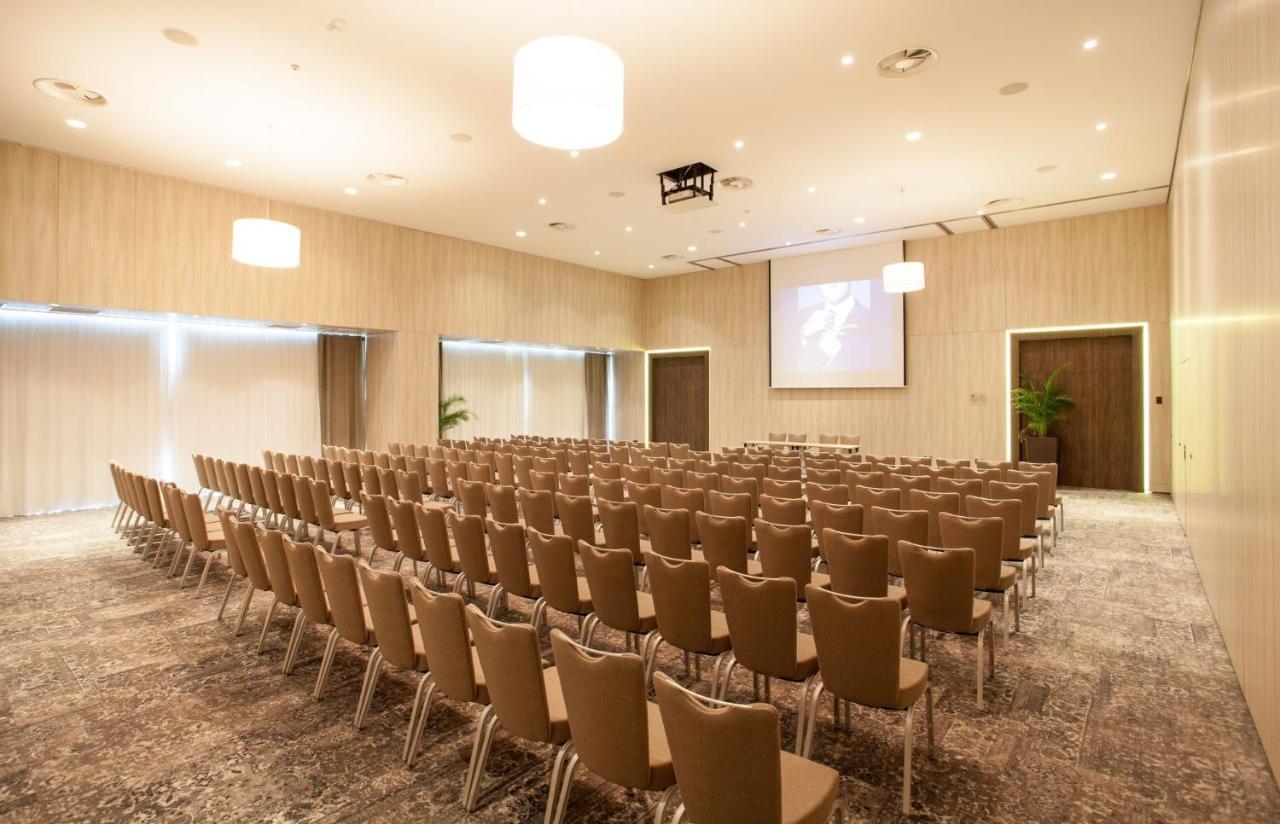 Kronwell Brasov Hotel Bagian luar foto