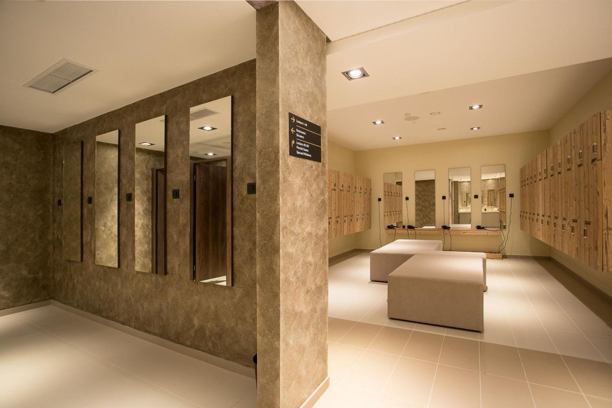 Kronwell Brasov Hotel Bagian luar foto
