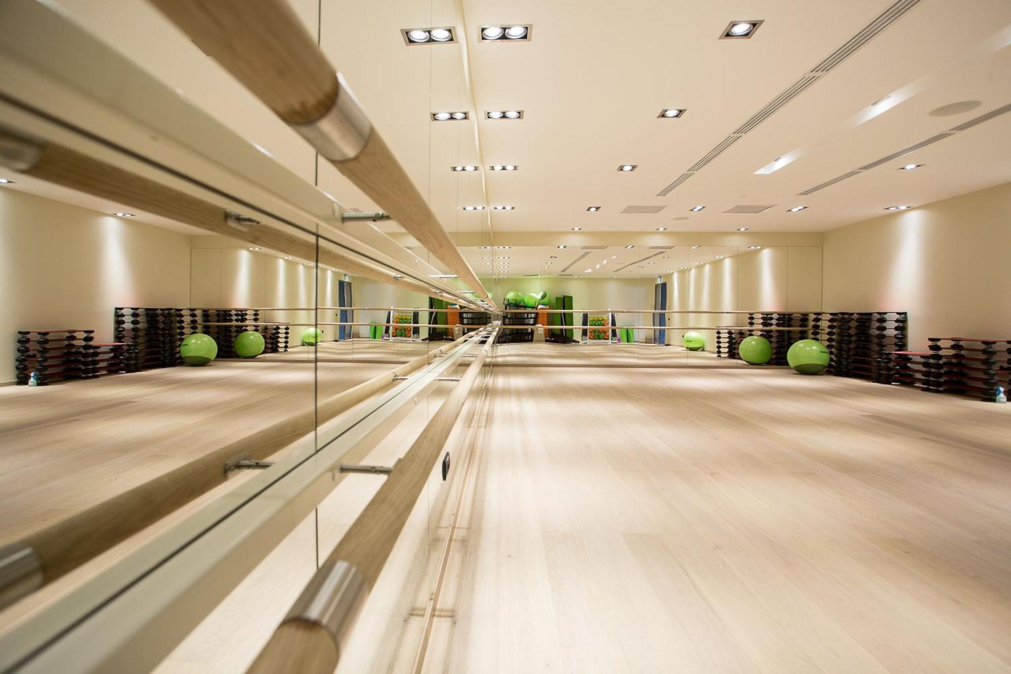 Kronwell Brasov Hotel Bagian luar foto