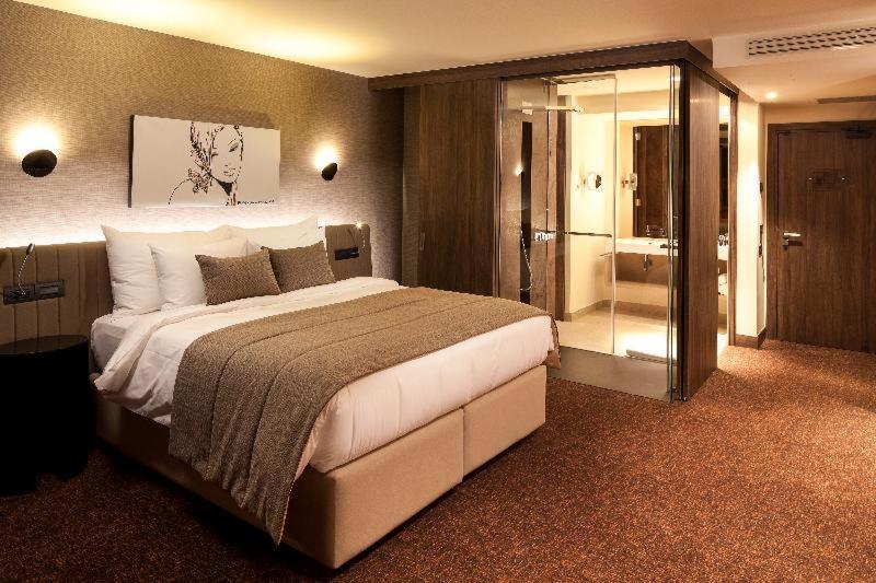 Kronwell Brasov Hotel Ruang foto