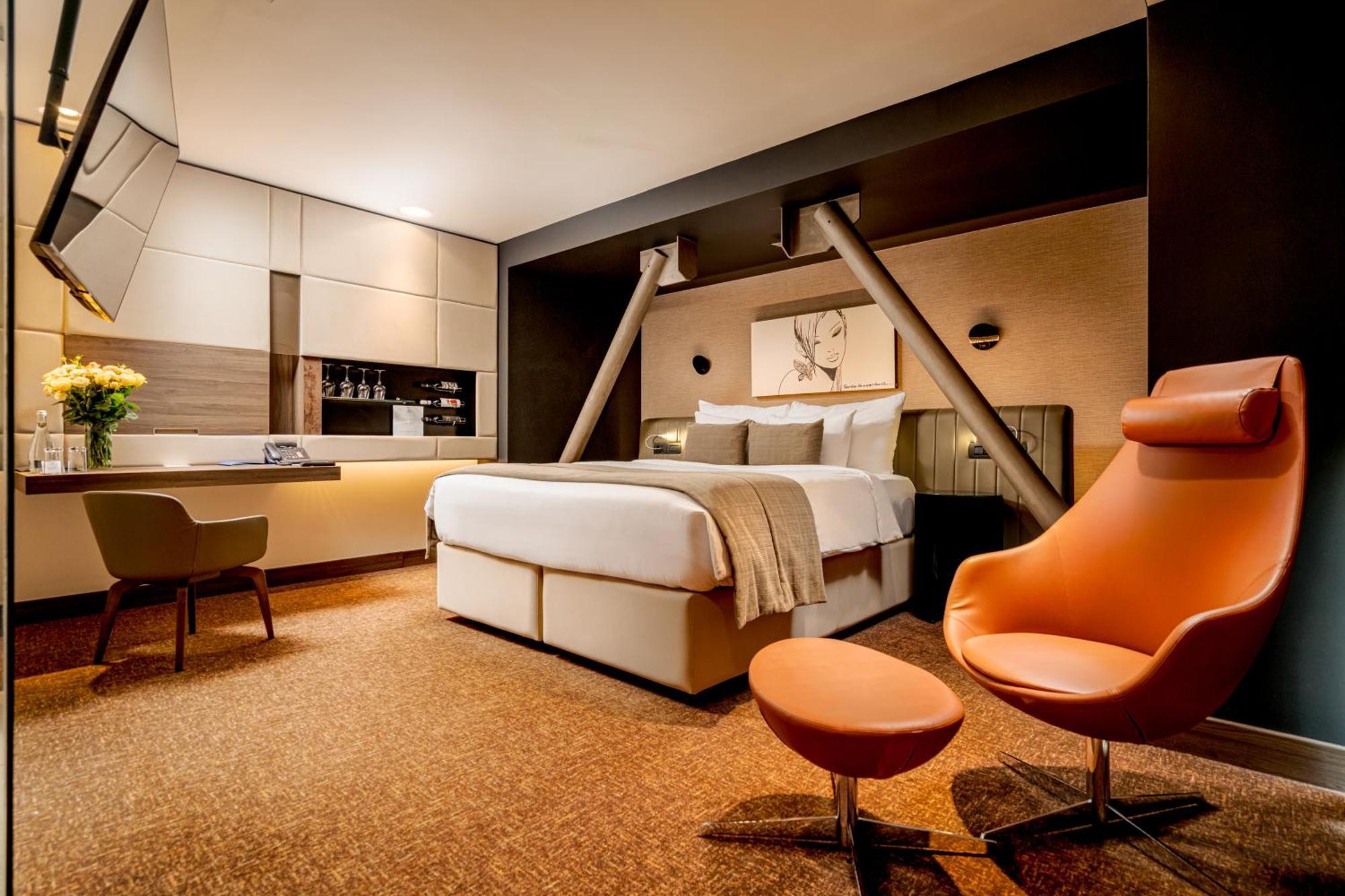 Kronwell Brasov Hotel Bagian luar foto