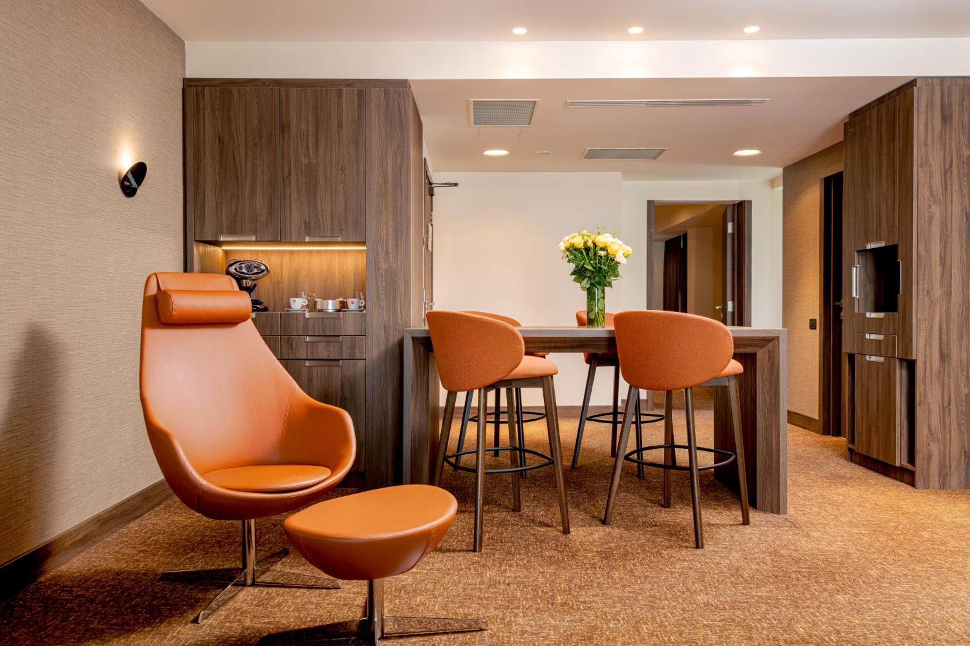 Kronwell Brasov Hotel Bagian luar foto