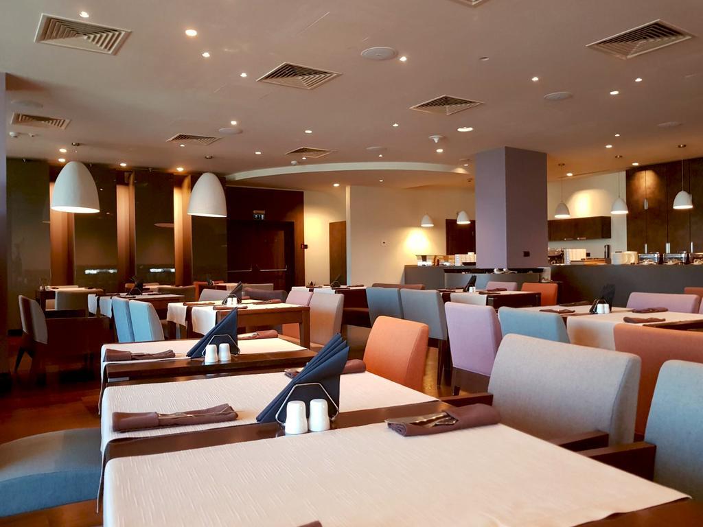 Kronwell Brasov Hotel Bagian luar foto