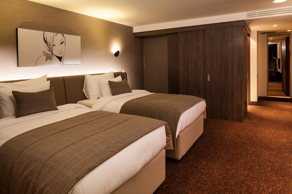 Kronwell Brasov Hotel Bagian luar foto